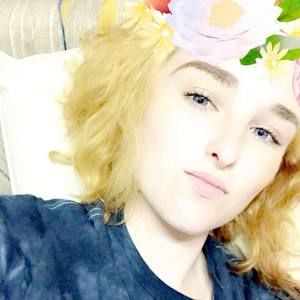 Meet your Posher, Nadia